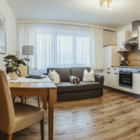 Appartement 4 Zimmer Küche Kueche Essecke Sofa